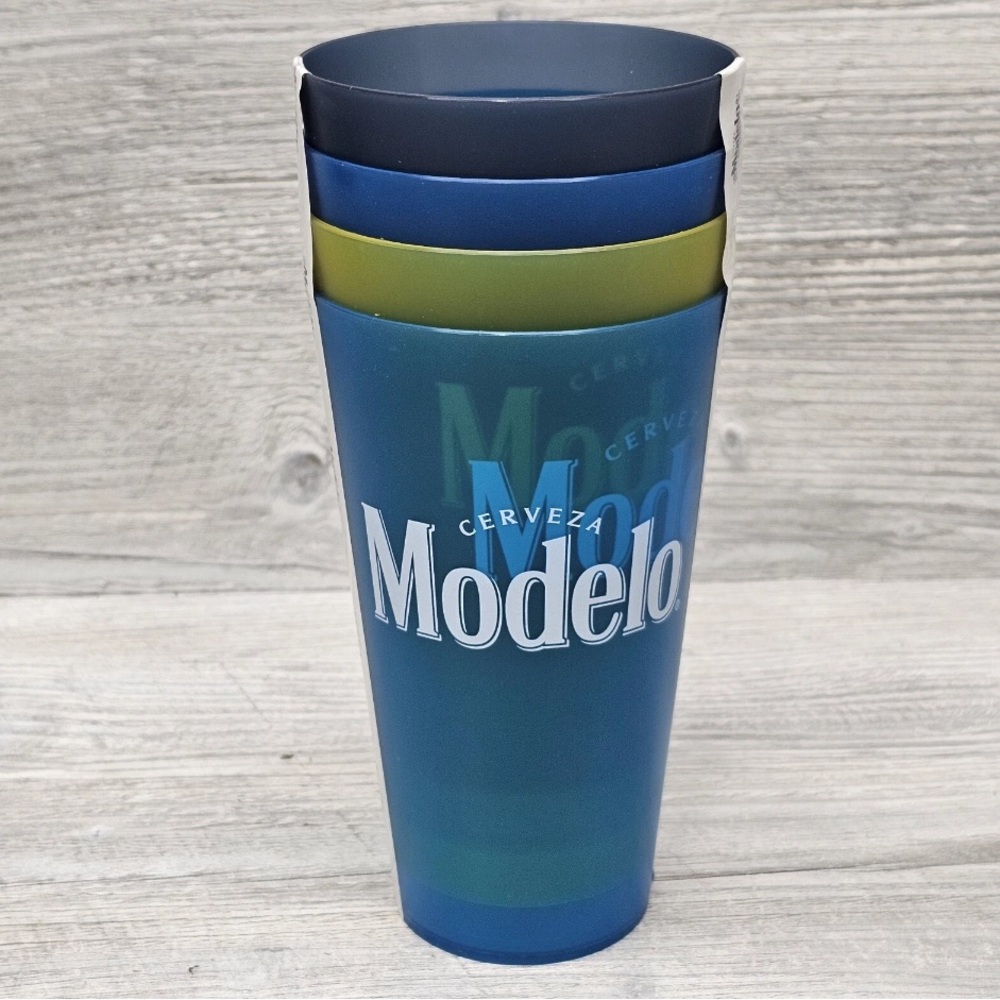 Modelo Blue and Green Pint Glass Set